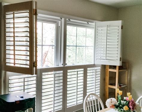 How to Adjust and Operate Plantation Shutters - Custom Wood Plantation Shutters