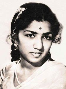 Lata Mangeshkar Biography – Age, DOB, Height, Weight, Family, Husband, Career, etc