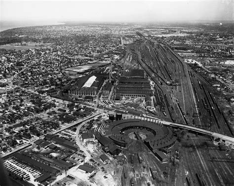 Towns and Nature: Collinwood, OH: NYC/LS&MS Coaling Tower, Roundhouse ...