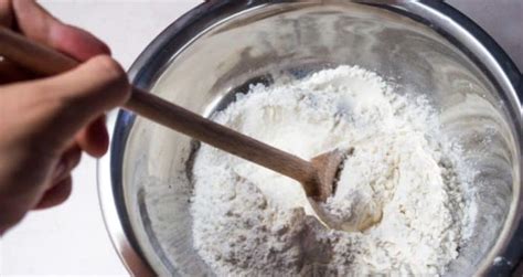 What Is Chapati Flour? (What It's Made Of, Substitutes + Taste)