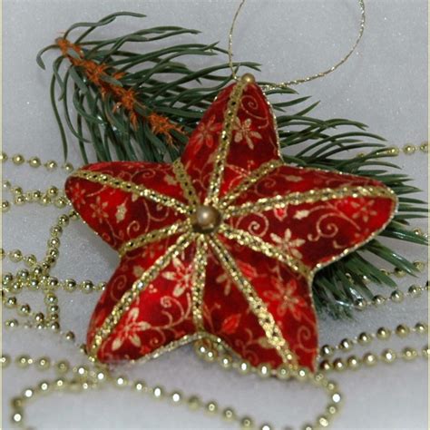 Free pattern to make this pretty fabric star ornament. | Рождественские ...