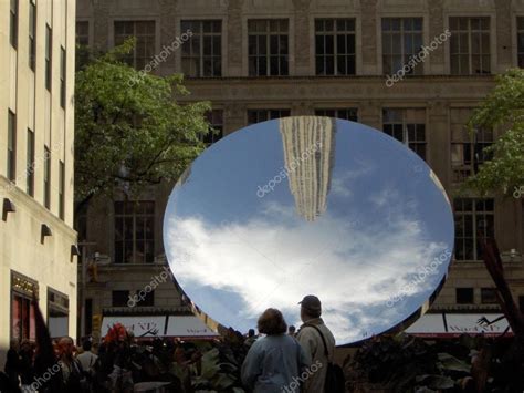 Anish Kapoor Sky Mirror – Stock Editorial Photo © s_bukley #16409337