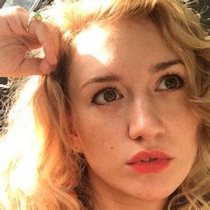 Hannah Telle - Age, Family, Bio | Famous Birthdays