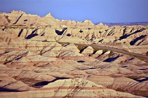 Eroded badlands scenery | Free Photo