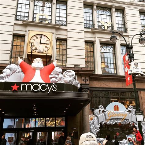 MACY'S, 34th Street, New York, "Me too Santa, I can't wait either ...