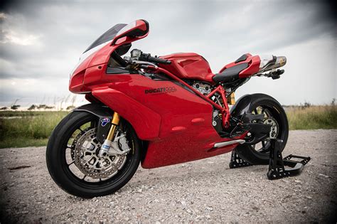 Ducati 999r on Behance