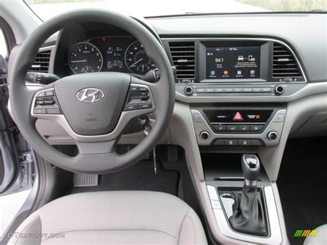 2017 Hyundai Elantra SE Gray Dashboard Photo #110490557 | GTCarLot.com