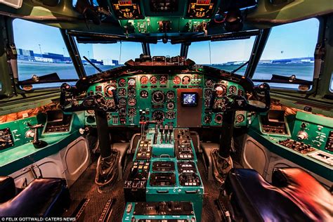 Cockpit photos reveal cityscapes, sprawling deserts and even a volcano ...