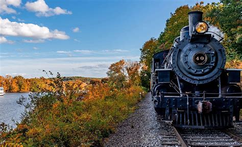 New England has 3 of the best fall foliage train rides in the U.S., according to Country Living