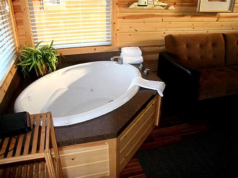 18 Hotel Rooms with Jacuzzi in Washington State