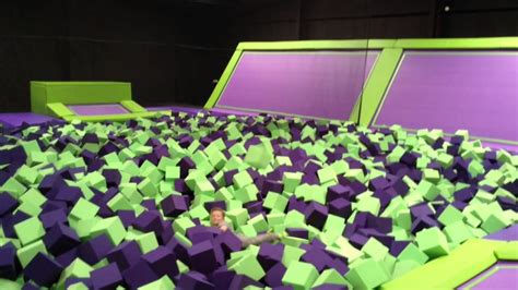 Jump Giants trampoline park - YouTube