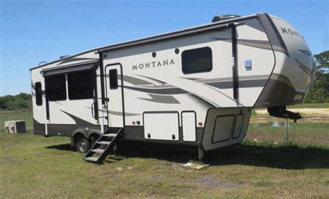 2021 Montana model 3121RL fifth wheel RV - Repo Finder