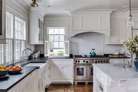 Traditional White Farmhouse Kitchen in Edgartown on Martha's Vineyard | White farmhouse kitchens ...