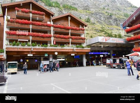 Zermatt train station hi-res stock photography and images - Alamy