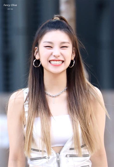 190831 Yeji Smile : r/ITZY