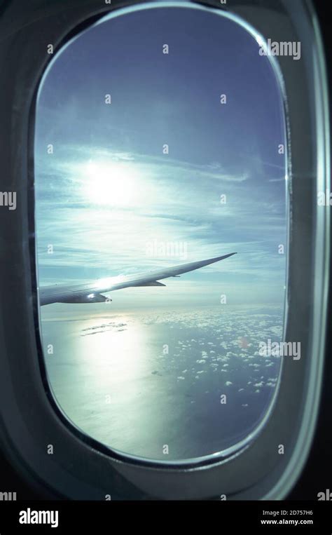 View from the window seat of a Boeing 787 dreamliner, looking out to ...