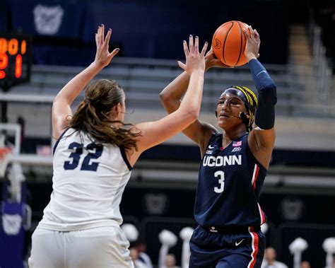 UConn women's basketball cruises past Butler