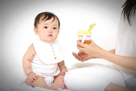 Is Apple Juice Safe For Babies? - Being The Parent