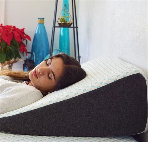 Using A Wedge Pillow Helps Sleeping Apnea, Snoring and Heartburn – Coldest