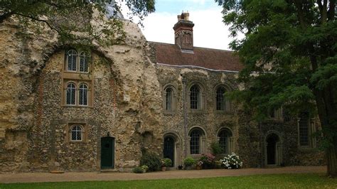 Bury St Edmunds abbey: One thousand year celebrations delayed - BBC News