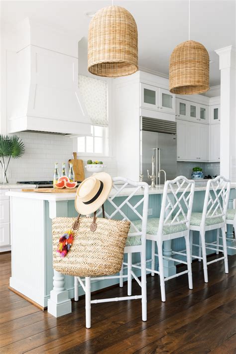 White Coastal Kitchen in 2021 | White coastal kitchen, Kitchen decor inspiration, Coastal kitchen