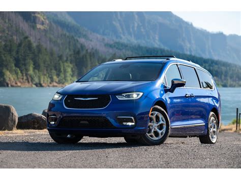 2021 Chrysler Pacifica Hybrid Pictures: | U.S. News