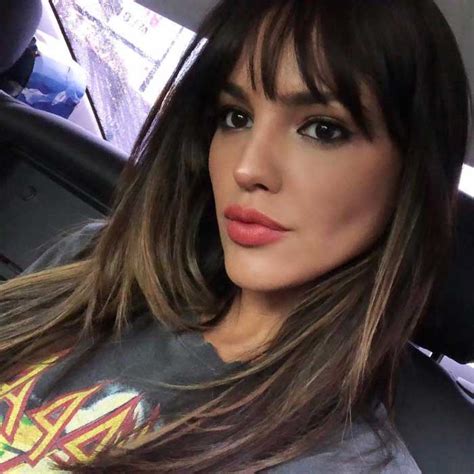 Eiza González debuts new haircut