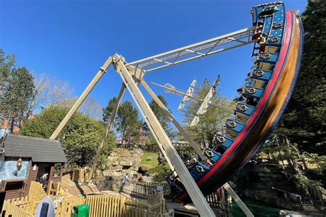 Blue Barnacle Family Theme Park Ride | Chessington