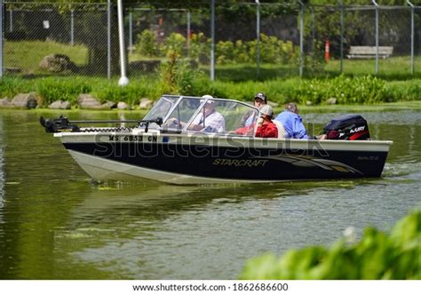 100 Skeeter Boat Images, Stock Photos & Vectors | Shutterstock