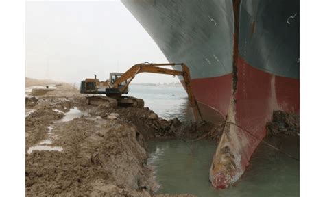 Suez Canal: Rescue mission to recover 'beached whale' ship could take ...