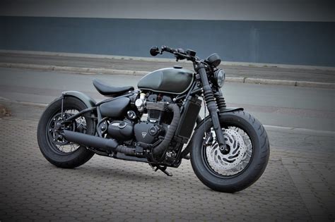 Umgebautes Motorrad Triumph Bonneville Bobber Black von Stärker-Profil ...