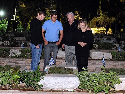 PM Netanyahu and his Family Visit the Grave of Lt.-Col. Jonathan (Yoni ...