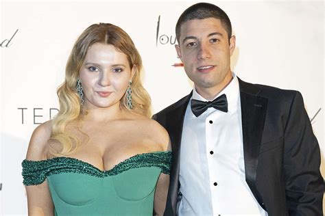 Abigail Breslin and Ira Kunyansky Make Red Carpet Debut as Husband and Wife 11 Days After ...