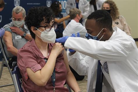 In photos: Augusta University brings COVID-19 vaccine clinic to Summerville Campus – Jagwire