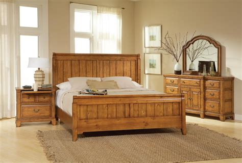 Broyhill Attic Heirlooms Heritage Panel Bedroom Set