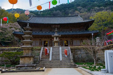 South Korea is encouraging travellers to stay in Buddhist temples