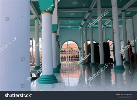 Modern Mosque Interior Indonesia Stock Photo 2059475420 | Shutterstock