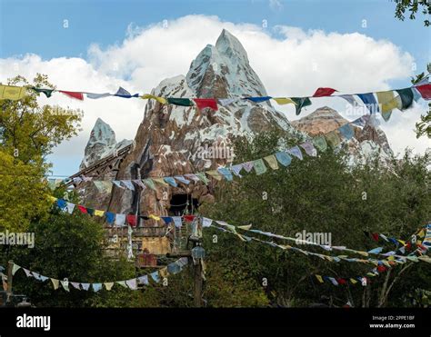 The amazing Everest ride Stock Photo - Alamy