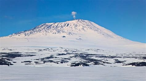 A Volcano In Antarctica Erupts $6,000 Worth Of Gold Every Day - Awful Funny