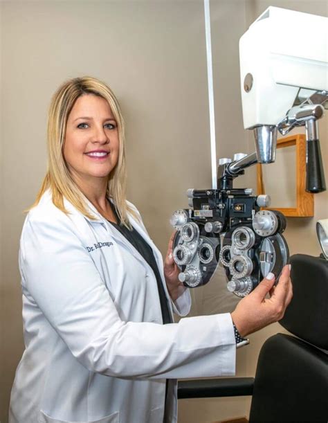 Optometrist in Novi, Michigan | Eye Doctor Near Me | Dr. Dragoo