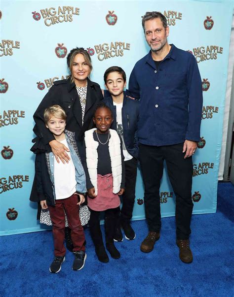 Mariska Hargitay on Life at Home with Husband Peter Hermann and Their 3 ...