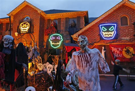 Halloween 2019 displays in Canada