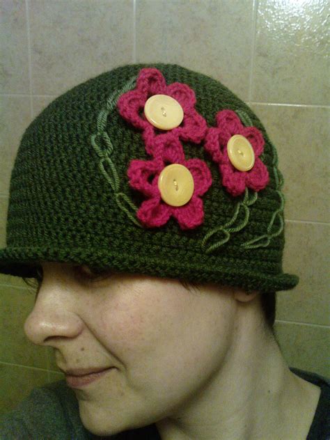 Green crochet hat with red flowers | My new green crochet ha… | Flickr