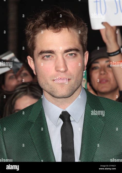 ROBERT PATTINSON THE WORLD PREMIERE OF THE TWILIGHT SAGA: BREAKING DAWN ...