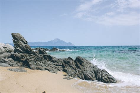 Rocks on a seashore – free photo on Barnimages