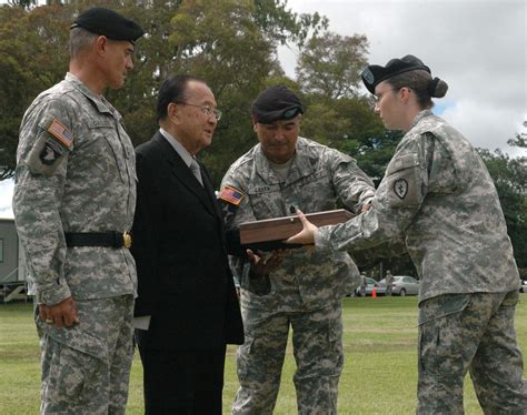 Sen. Inouye receives Medal of Honor flag | Article | The United States Army