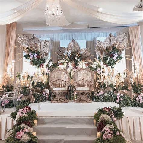 Pelamin cantik 2020 | Wedding stage decorations, Small wedding decor, Wedding decor style