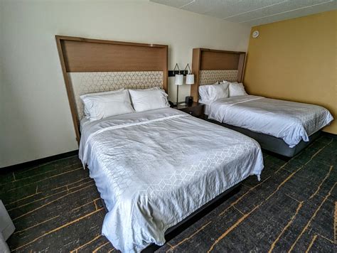 Hotel Review: Holiday Inn Detroit Lakes-Lakefront, MN - No Home Just Roam