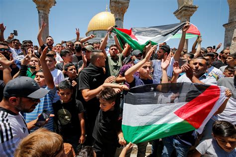 Palestinians clash with police on Temple Mount, amid fear of fresh Gaza ...