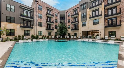 5 Best Pet-Friendly Apartments in Austin, TX | AptAmigo